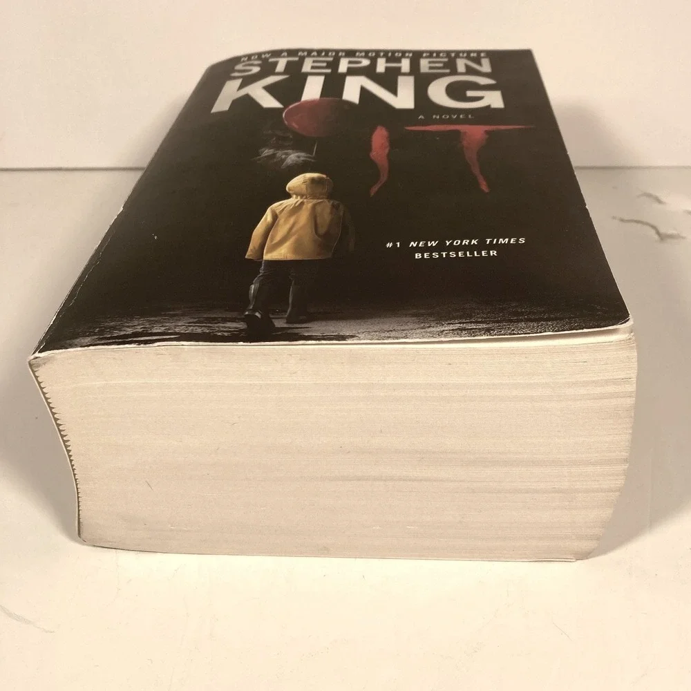 Stephen King IT Paperback Novel Movie Tie-In‎ Edition Pennywise Horror 2017